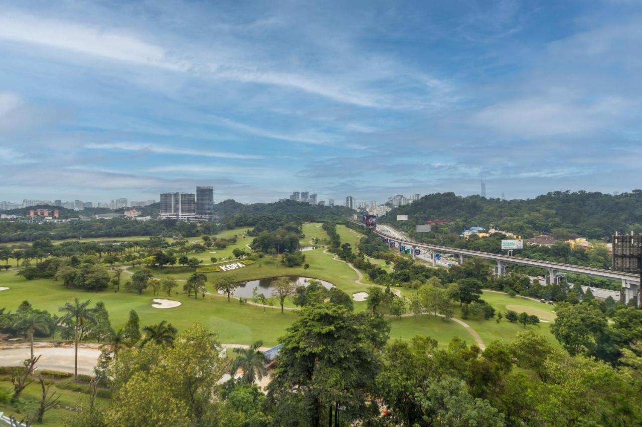 M Resort & Hotel Kuala Lumpur Exteriör bild View of the golf course